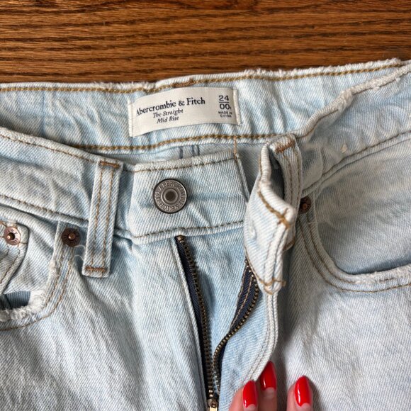 Abercrombie High Waisted Light Wash 00 Straight Leg Jeans - Picture 2 of 3